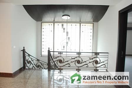 Cantonment main shami road  2 kanal lower portion for rent