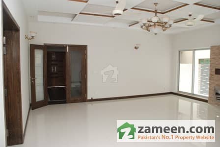 Cantonment main shami road  2 kanal lower portion for rent ,