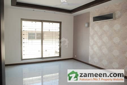 Cantonment  near footress 1. 5 kanal bungalow for rent ,