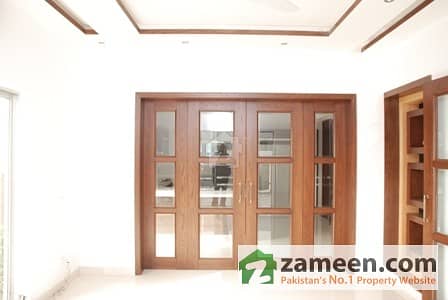 Main Cantt Shami Road - 1. 5 Kanal Upper Portion For Rent Main Cantt Shami Road - 1. 5 Kanal Upper Portion For Rent