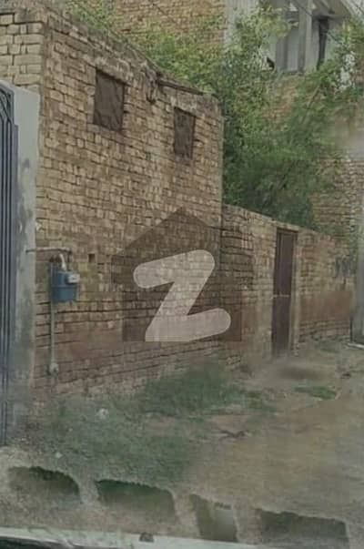 Muhammdia Colony Bahawalpur 10 Marla plot in the heart of bahawalpur 
Boundry wall 2 rooms gas and electricity Meter installed 
size 40*70