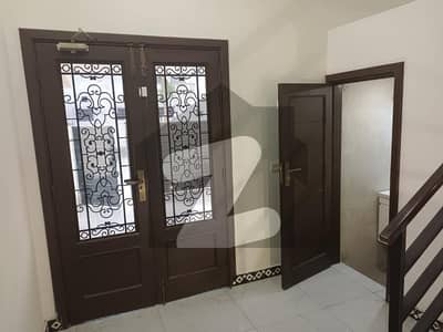 بحریہ نشیمن ۔ زِنیا بحریہ نشیمن,لاہور میں 5 کمروں کا 8 مرلہ مکان 2.45 کروڑ میں برائے فروخت۔