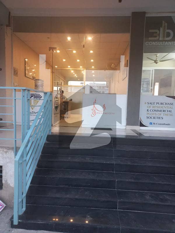 Beautiful Shop For Rent Available in TOP city Mainbuleward