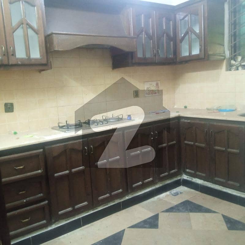 G11 Beautiful location Upper portion 2Bed Marble floor water boring