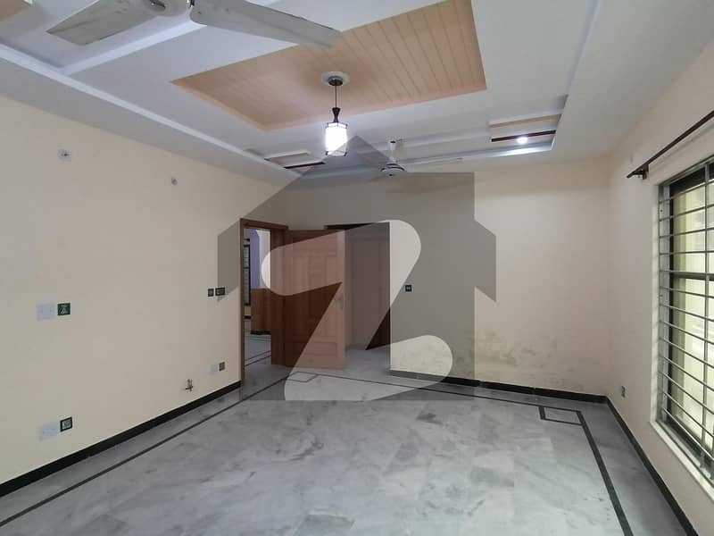 ڈی ۔ 12 اسلام آباد میں 4 کمروں کا 4 مرلہ مکان 4.3 کروڑ میں برائے فروخت۔