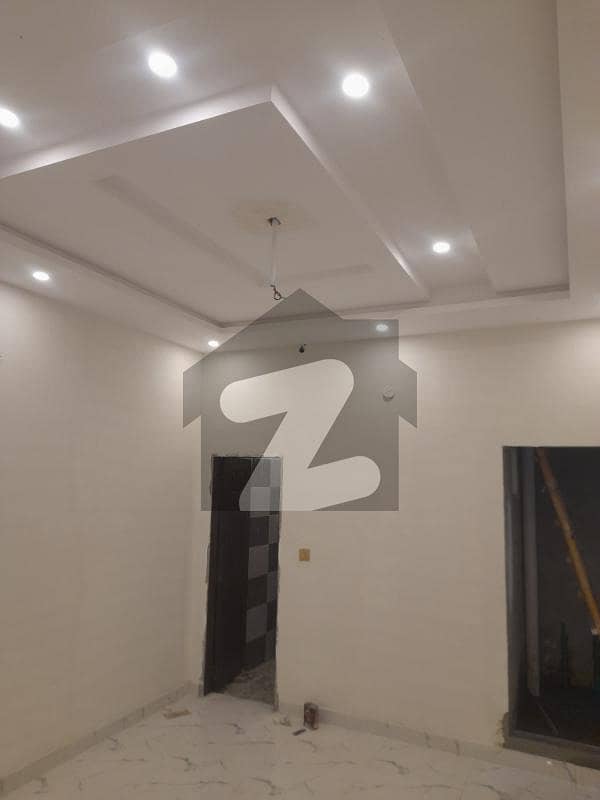 کینال بینک ہاؤسنگ سکیم لاہور میں 5 کمروں کا 7 مرلہ مکان 2.3 کروڑ میں برائے فروخت۔