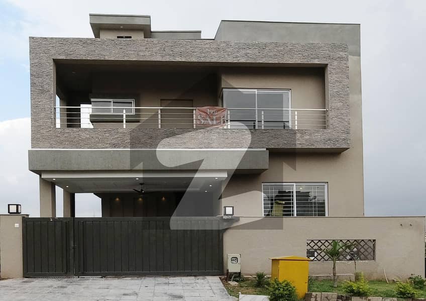 In Bahria Town Phase 8 - 10 Marla House For sale
