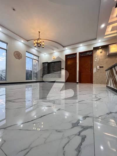 Highly-Desirable Prime Location Lower Portion Available In Saadi Town For rent