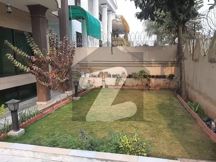 Beautiful Location F11 Lower Ground Portion 666gaz For Rent