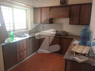 06 Marla Well Maintained Corner House For Rent .