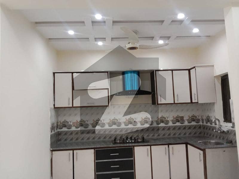 بحریہ ٹاؤن تکبیر بلاک بحریہ ٹاؤن سیکٹر B بحریہ ٹاؤن لاہور میں 5 کمروں کا 11 مرلہ مکان 1.1 لاکھ میں کرایہ پر دستیاب ہے۔