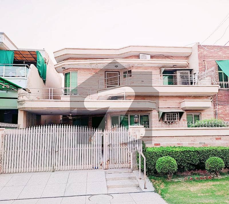 10 MARLA HOUSE AVAILABLE FOR SALE IN DHA PHASE 4 AA BLOCK