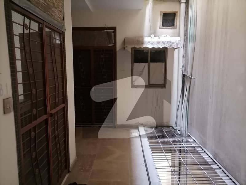 In Ichhra 4 Marla Flat For sale