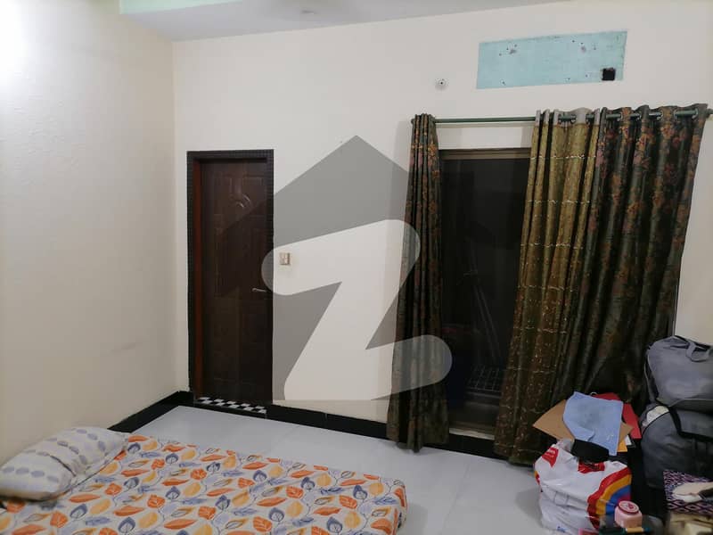 اچھرہ لاہور میں 2 کمروں کا 4 مرلہ فلیٹ 50 لاکھ میں برائے فروخت۔