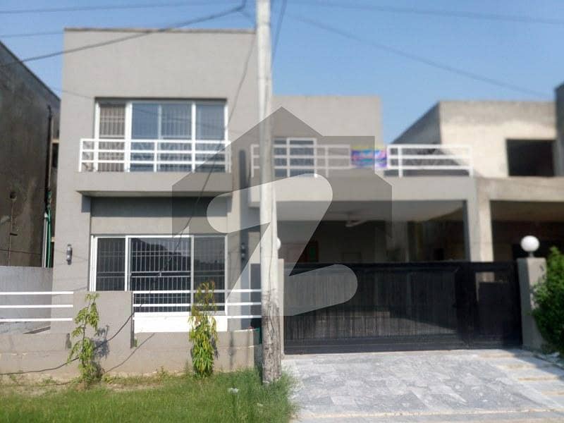 Ideally Located House Of 10 Marla Is Available For sale In Lahore