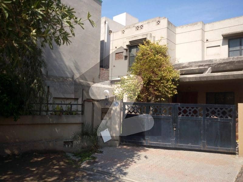 ایڈن ایوینیو ایڈن لاہور میں 3 کمروں کا 8 مرلہ مکان 2.85 کروڑ میں برائے فروخت۔