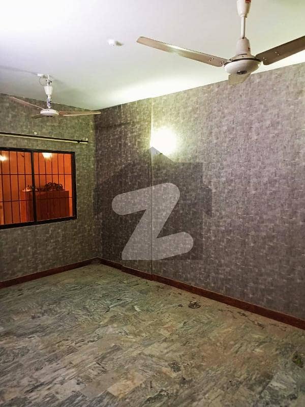گلشنِ اقبال - بلاک 3 گلشنِ اقبال گلشنِ اقبال ٹاؤن کراچی میں 2 کمروں کا 5 مرلہ فلیٹ 43 ہزار میں کرایہ پر دستیاب ہے۔