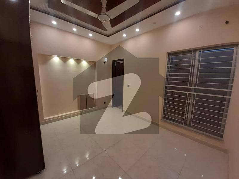 سکھ چین گارڈنز لاہور میں 3 کمروں کا 3 مرلہ مکان 90 لاکھ میں برائے فروخت۔