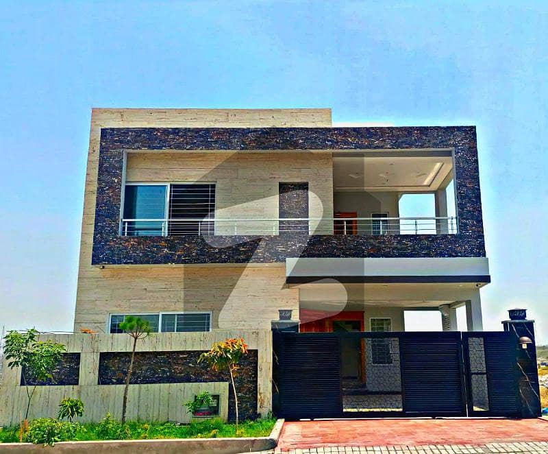 10 Marla Beautiful 3 Unit House With Amazing Location Available For Rent In Bahria Town Phase 8
