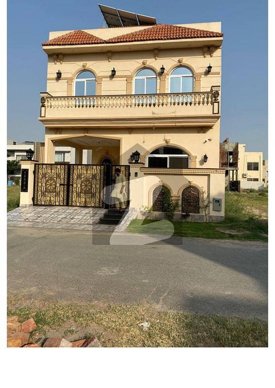 5-MARLA BRAND NEW BEAUTIFUL HOUSE FOR SALE DHA PHASE-9 TOWN