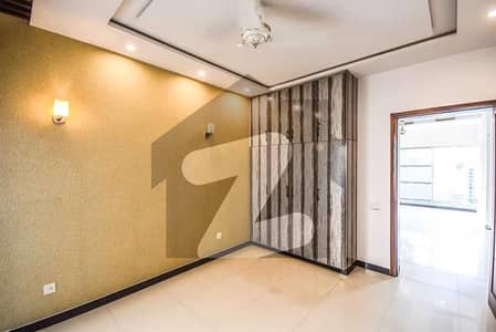 ویسٹ وُوڈ ہاؤسنگ سوسائٹی لاہور میں 4 کمروں کا 5 مرلہ مکان 1.35 کروڑ میں برائے فروخت۔