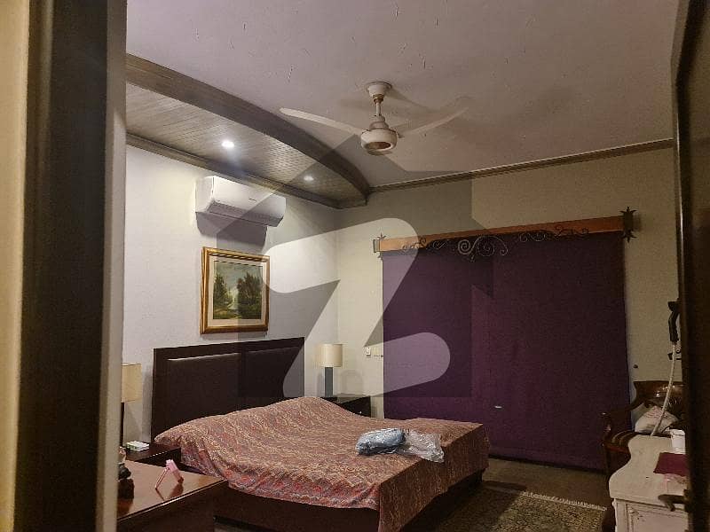 ڈی ایچ اے فیز 4 - بلاک ڈبل سی فیز 4,ڈیفنس (ڈی ایچ اے),لاہور میں 5 کمروں کا 1 کنال مکان 6.9 کروڑ میں برائے فروخت۔