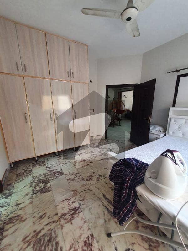 بحریہ ٹاؤن - شیرشاہ بلاک بحریہ ٹاؤن ۔ سیکٹر ایف بحریہ ٹاؤن لاہور میں 5 کمروں کا 10 مرلہ مکان 1.3 لاکھ میں کرایہ پر دستیاب ہے۔