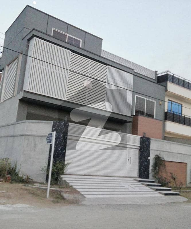 ریگی ماڈل ٹاؤن پشاور میں 3 کمروں کا 13 مرلہ زیریں پورشن 60.0 ہزار میں کرایہ پر دستیاب ہے۔