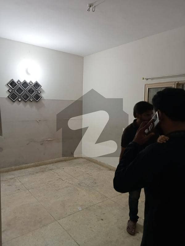 شادمان ٹاؤن - سیکٹر 14 / بی شادمان نارتھ ناظم آباد کراچی میں 2 کمروں کا 5 مرلہ زیریں پورشن 27 ہزار میں کرایہ پر دستیاب ہے۔
