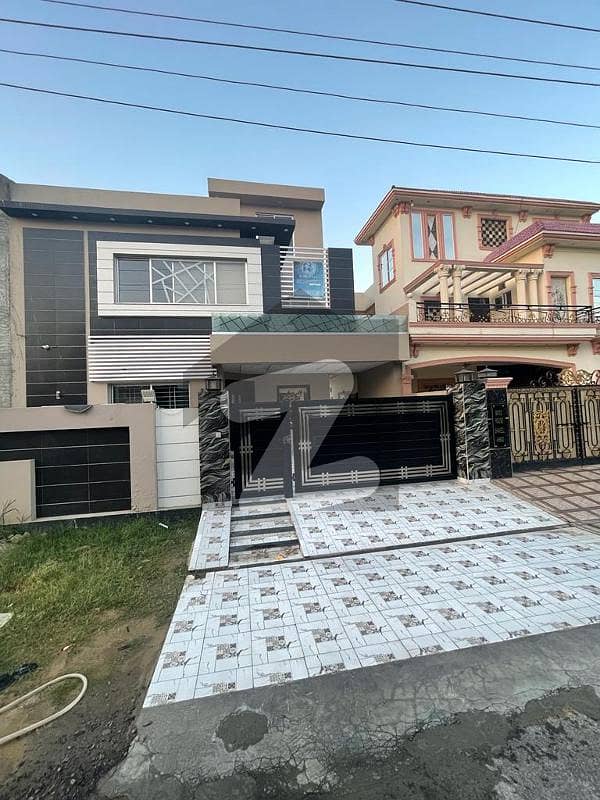 10 Marla Double Story Ideal Location Beautiful House For Sale