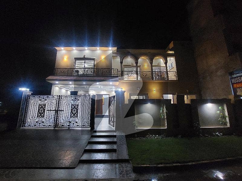 آرکیٹیکٹس انجنیئرز ہاؤسنگ سوسائٹی لاہور میں 5 کمروں کا 10 مرلہ مکان 3.75 کروڑ میں برائے فروخت۔
