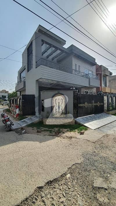 طارق گارڈنز لاہور میں 5 کمروں کا 10 مرلہ مکان 4.5 کروڑ میں برائے فروخت۔