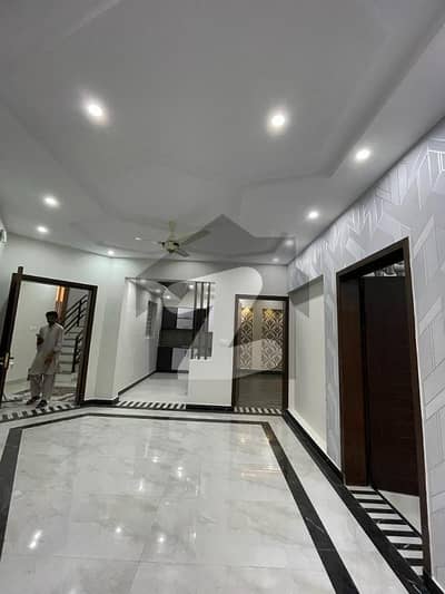 سینٹرل پارک ۔ بلاک اے سینٹرل پارک ہاؤسنگ سکیم لاہور میں 4 کمروں کا 8 مرلہ مکان 2.13 کروڑ میں برائے فروخت۔
