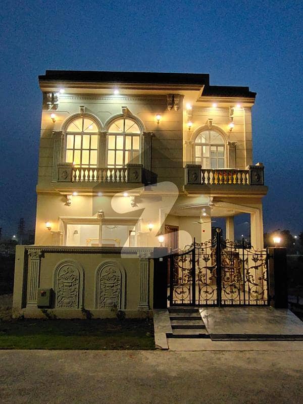 بحریہ ٹاؤن ۔ بلاک اے اے بحریہ ٹاؤن سیکٹرڈی بحریہ ٹاؤن لاہور میں 3 کمروں کا 5 مرلہ مکان 1.75 کروڑ میں برائے فروخت۔