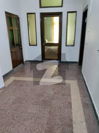 پی ای سی ایچ ایس بلاک 6 پی ای سی ایچ ایس,جمشید ٹاؤن,کراچی میں 1 کنال مکان 5.5 لاکھ میں کرایہ پر دستیاب ہے۔