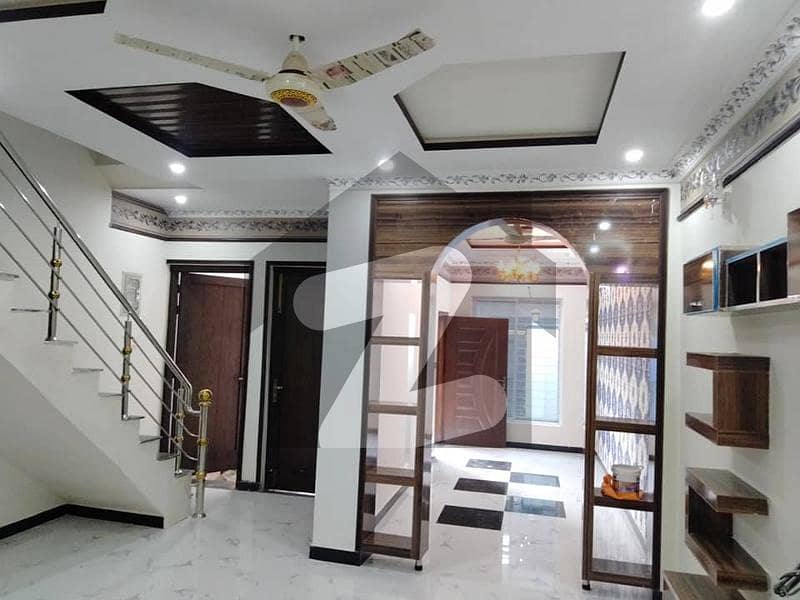 کینال گارڈن لاہور میں 3 کمروں کا 3 مرلہ مکان 90 لاکھ میں برائے فروخت۔