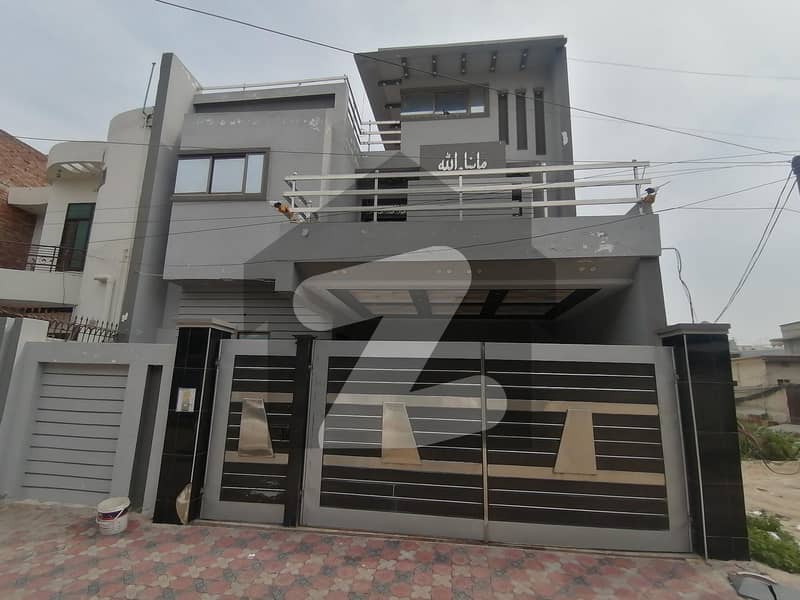 خان ویلیج ملتان میں 4 کمروں کا 7 مرلہ مکان 2.0 کروڑ میں برائے فروخت۔