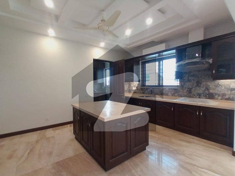 1 KANAL HOUSE FOR RENT IN DHA PHASE 8 BLOCK W