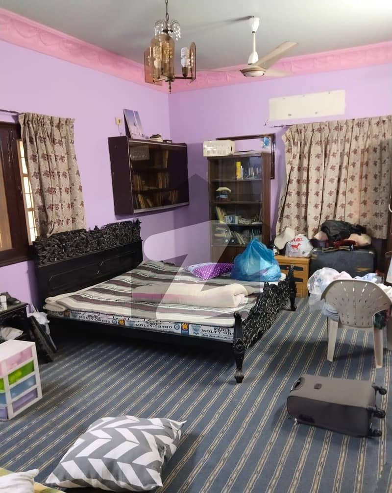 ملیر کراچی میں 5 کمروں کا 16 مرلہ مکان 5.5 کروڑ میں برائے فروخت۔