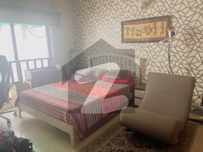 ڈی ایچ اے فیز 8 - ڈی ایچ اے ولاز ڈی ایچ اے فیز 8 ڈیفنس (ڈی ایچ اے) لاہور میں 4 کمروں کا 10 مرلہ مکان 4.5 کروڑ میں برائے فروخت۔
