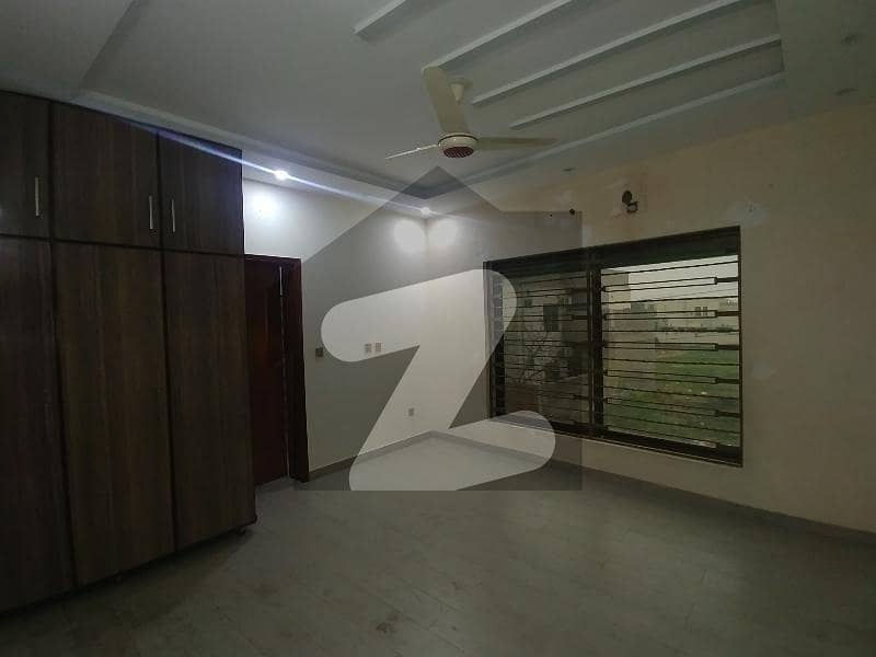 7 marla Lower portion available on rent in Punjab university town 2