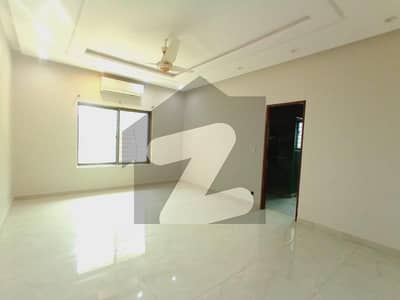 ڈی ایچ اے فیز 5 - بلاک ایف فیز 5 ڈیفنس (ڈی ایچ اے) لاہور میں 5 کمروں کا 1 کنال مکان 3.5 لاکھ میں کرایہ پر دستیاب ہے۔