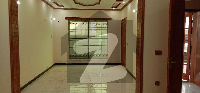 ایل ڈی اے ایوینیو ۔ بلاک ایم ایل ڈی اے ایوینیو لاہور میں 5 کمروں کا 10 مرلہ مکان 80 ہزار میں کرایہ پر دستیاب ہے۔