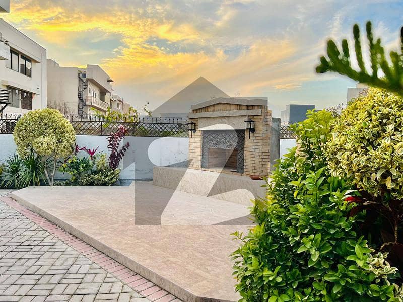 1.5 kanal one of most top luxrious and stylish house for sale in dha 02