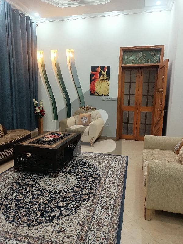 واپڈا ٹاؤن لاہور میں 4 کمروں کا 10 مرلہ مکان 3.7 کروڑ میں برائے فروخت۔