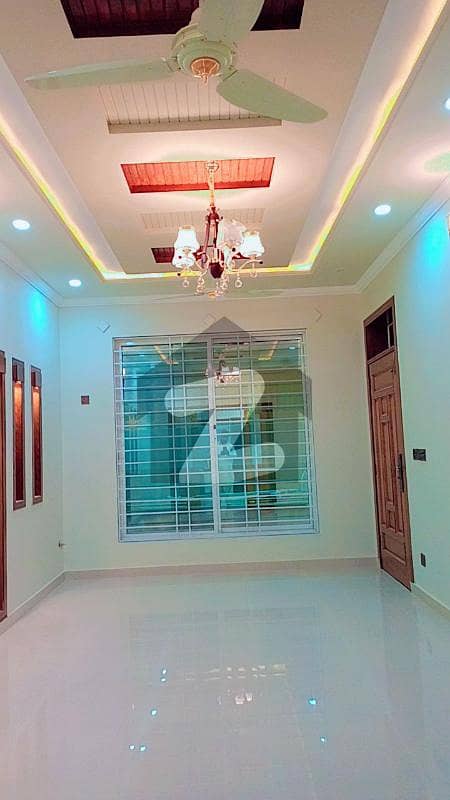 گرین ایونیو اسلام آباد میں 5 کمروں کا 6 مرلہ مکان 3.7 کروڑ میں برائے فروخت۔