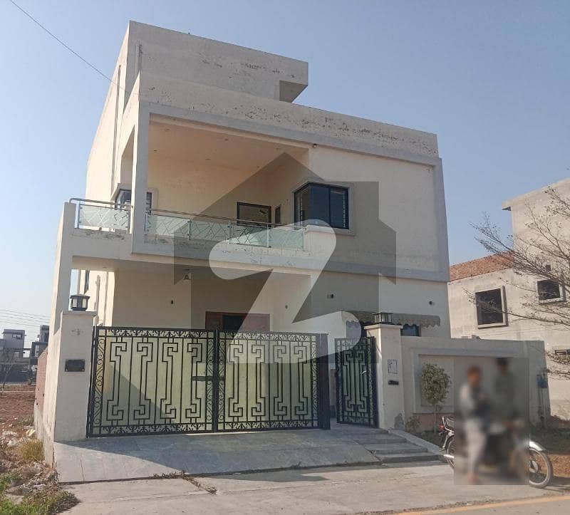 10 mrla house available for rent in AWT 10 mrla house available for rent in AWT