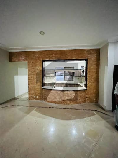 پی آئی اے ہاؤسنگ سکیم - بلاک جی پی آئی اے ہاؤسنگ سکیم,لاہور میں 7 کمروں کا 1 کنال مکان 5.35 کروڑ میں برائے فروخت۔