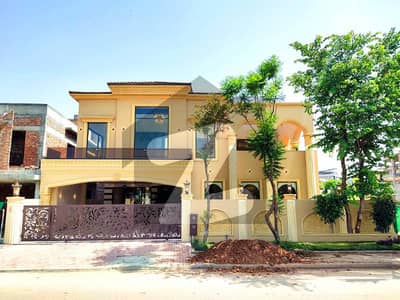 بحریہ انٹلیکچول ویلج بحریہ ٹاؤن راولپنڈی,راولپنڈی میں 6 کمروں کا 1 کنال مکان 18.5 کروڑ میں برائے فروخت۔