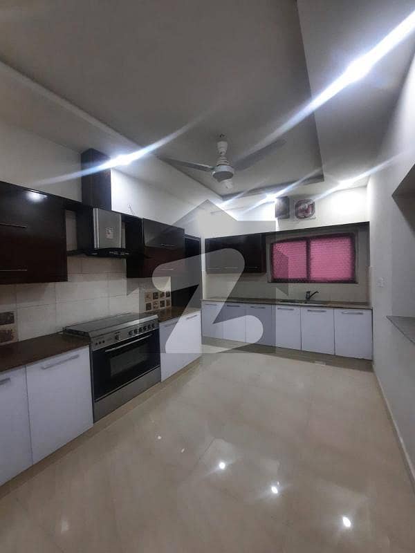 one kanal upper portion available for rent at sector c bahria enclave Islamabad. 
3 bed attached bath. 
near park
beautiful location
pantry included.